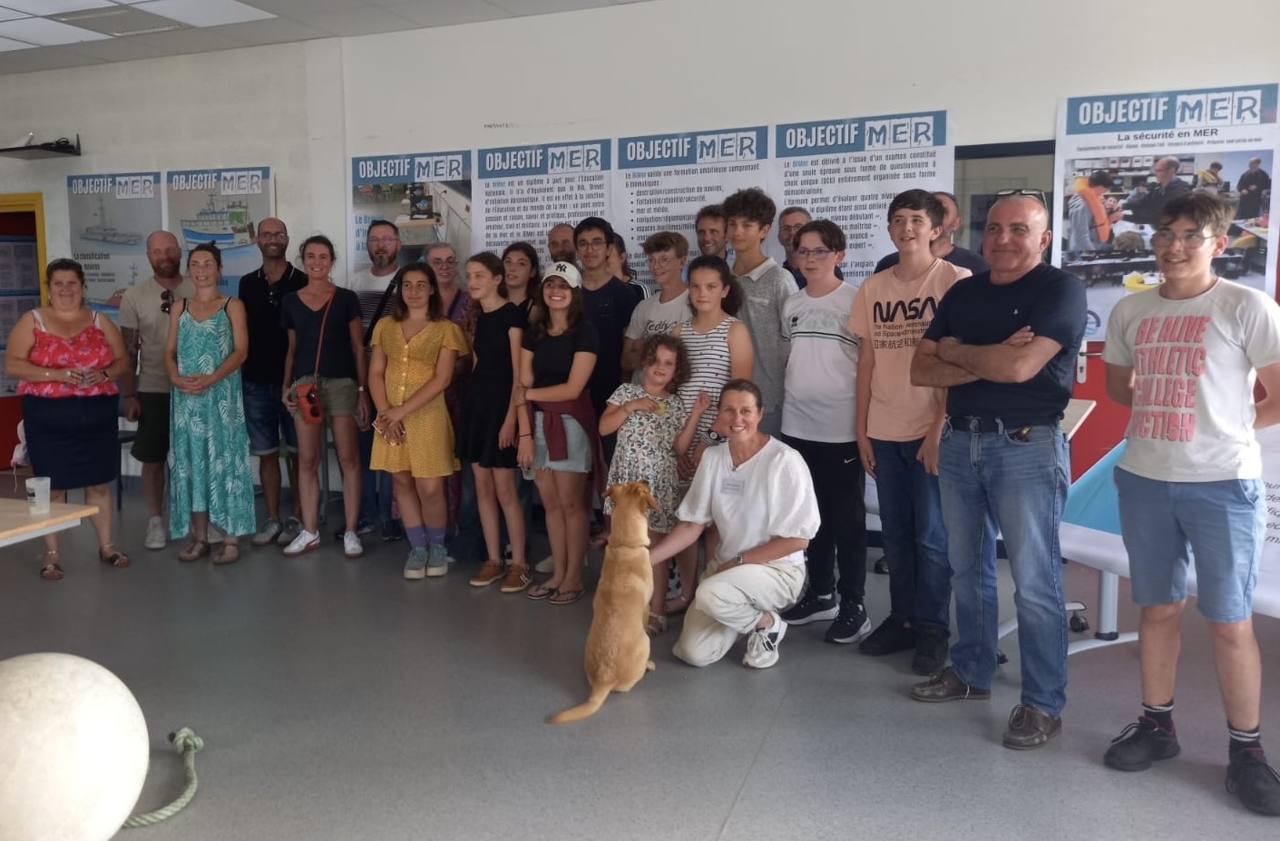 Parents, élèves, professeurs... Tout le monde s'est réuni pour fêter la fin de la formation. Parents, élèves, professeurs... Tout le monde s'est réuni pour fêter la fin de la formation.