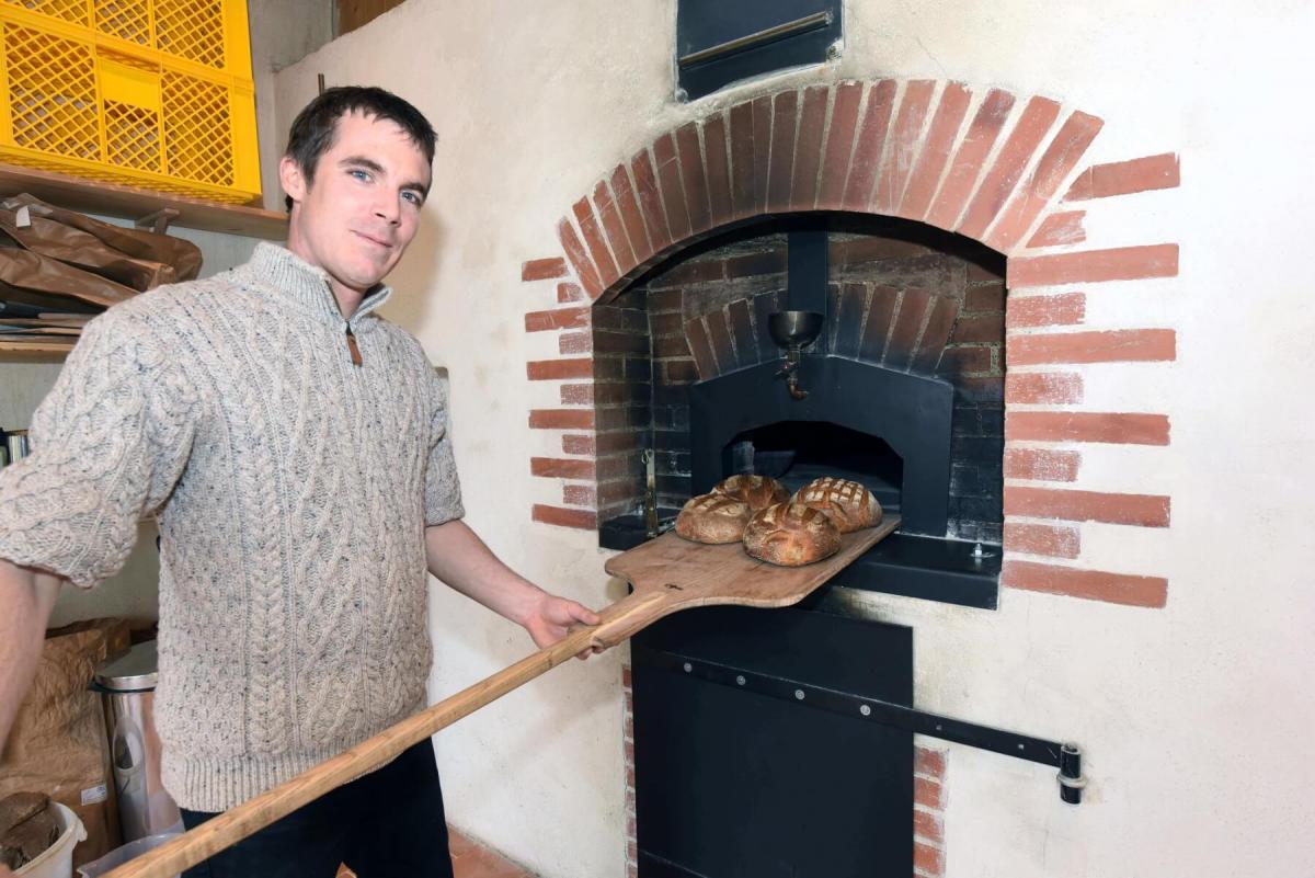 Chaque semaine, Pascal Faes produit quelque 200 kg de pain.