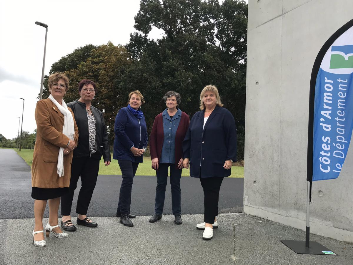 Marie Christine Cléret, conseillère départementale du canton de Lamballe, Marie-Christe Cotin, Sylvie Guignard, Marie-Madeleine Michel et Valérie Rumiano vice-présidentes chargées de l'action sociale conf