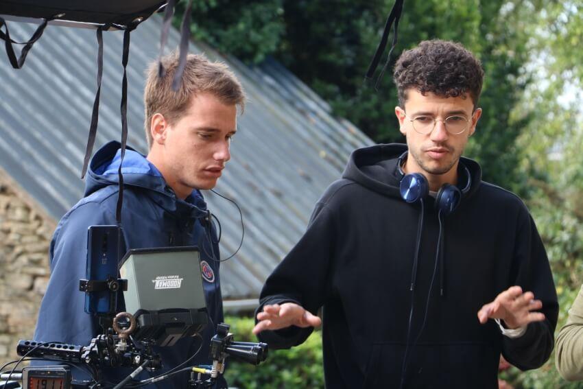 Simon Helloco (sur la droite), avec Théo Reynal, chef opérateur, sur le tournage de son dernier court-métrage Nous n’irons plus en haut. Crédit : DR