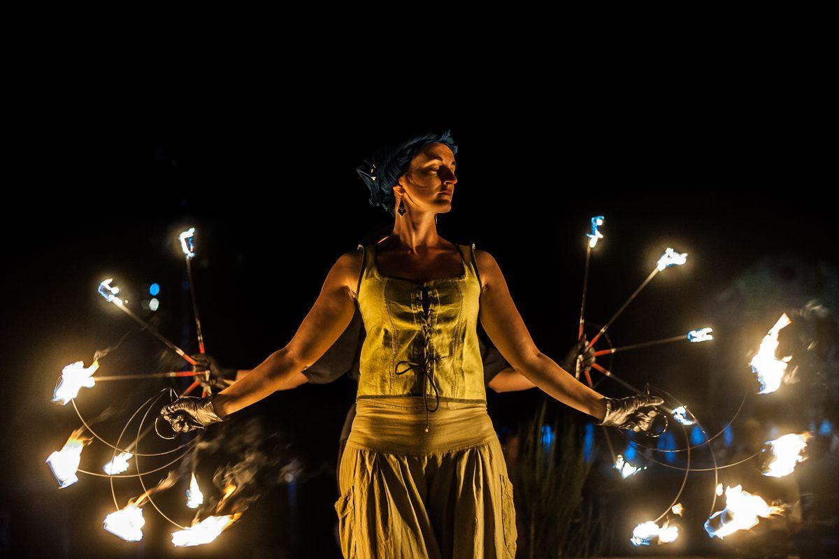 Le Son et lumière, ce sont 350 figurant.es et 150 personnes à la technique et à la logistique, tous bénévoles (© Samuel Lemore).