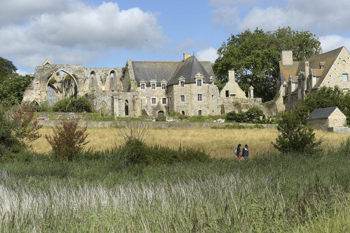 L'abbaye de Beauport en été, au lieu-dit Kerity, à Paimpol (photo Thierry Jeandot).