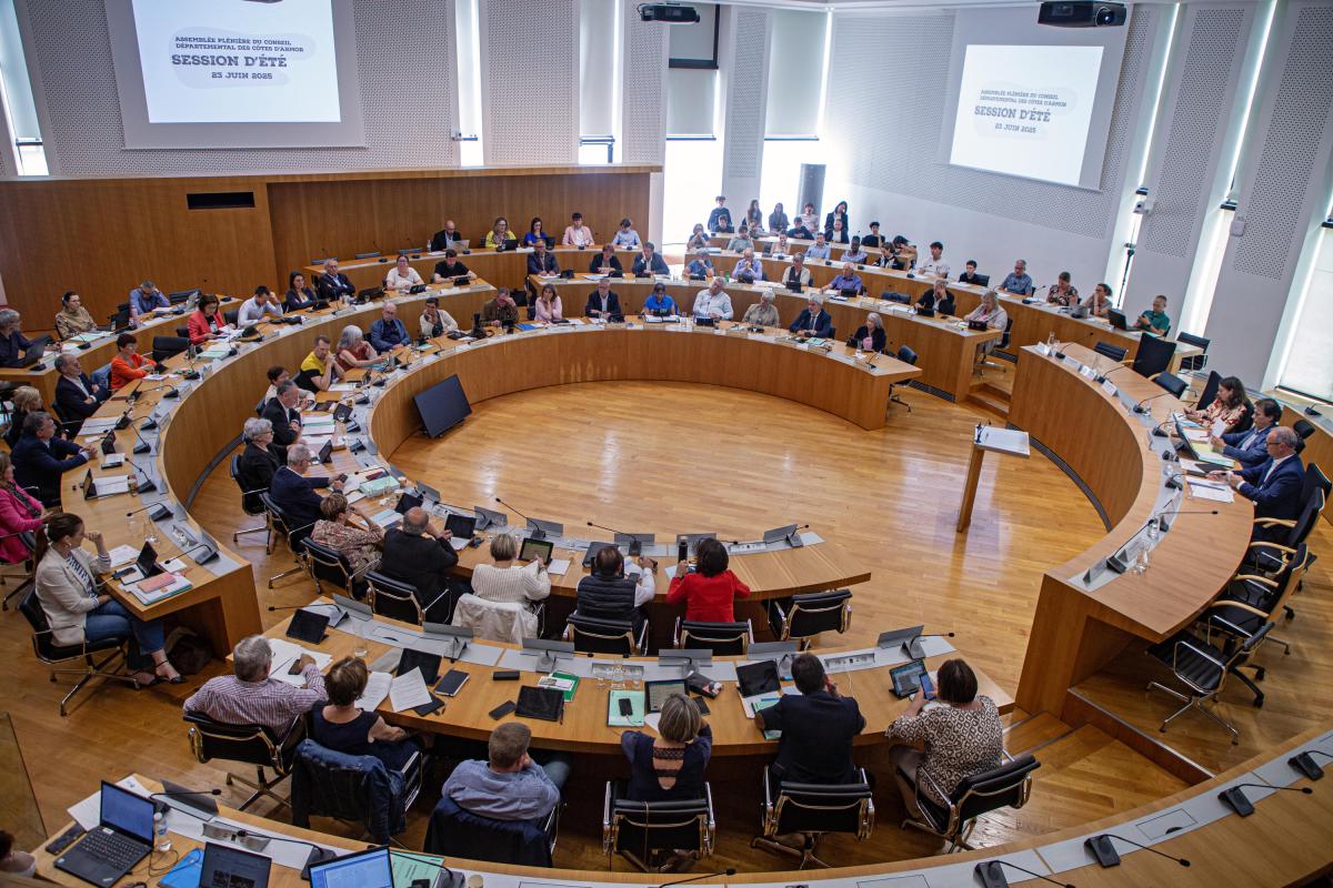assemblée hémicycle session été 2025