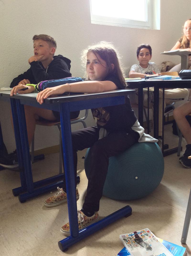 Vue du siège ballon dans la classe flexible du collège saint-yves de Tréguier