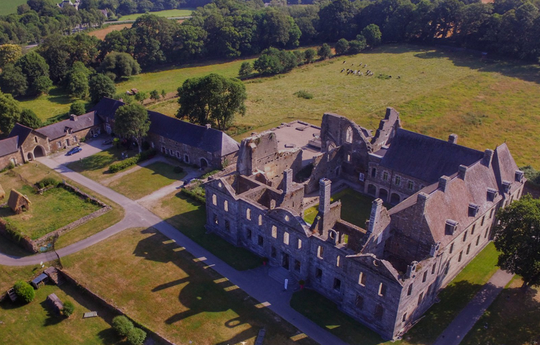 L'abbaye de Bon-Repos (© Peron Renan) L'abbaye de Bon-Repos (© Peron Renan)