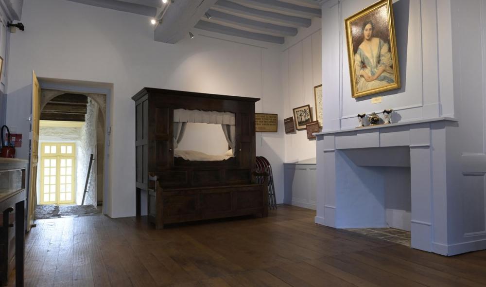 C'est dans un lit clos comme celui-ci, dans cette pièce de sa maison natale, à Tréguier, qu'est né le petit Ernest le 27 février 1823 (photo Thierry Jeandot).