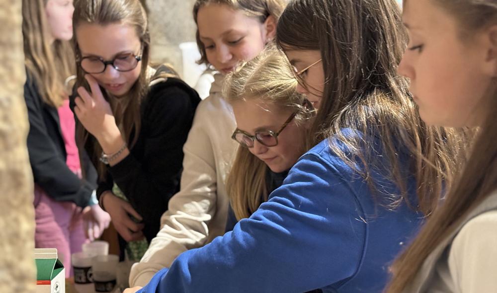 En bref, participer au Mag’, c’est une manière très concrète de découvrir le fonctionnement des médias, de se construire une première expérience de journaliste et de passer de bons moments avec d’autres ados des Côtes d’Armor ! Photo : Cécile Herviou